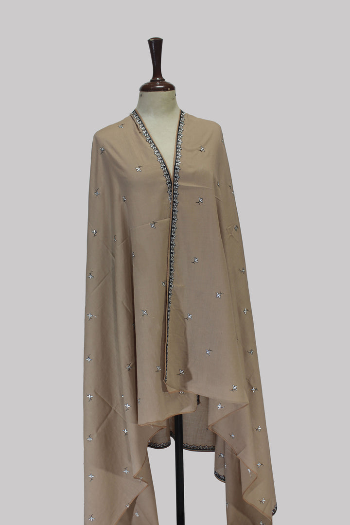 Meher – Embroidered Chadder