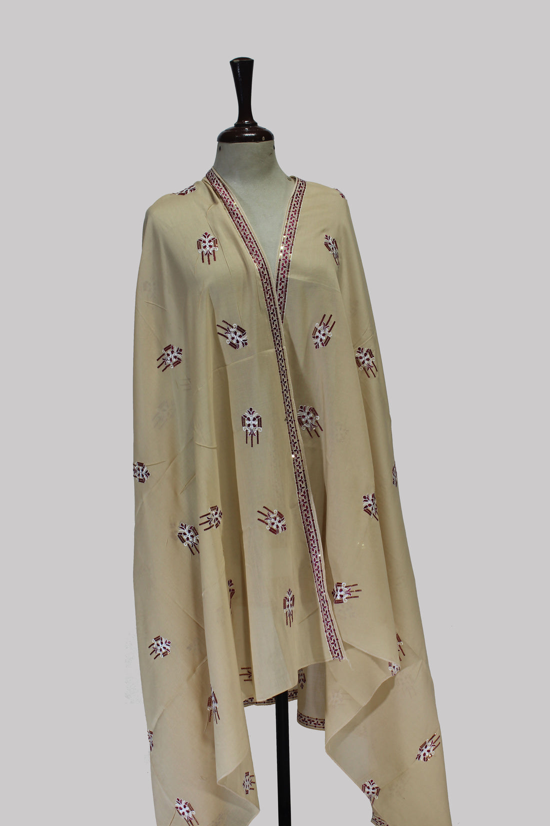 Nilofer – Embroidered Chadder