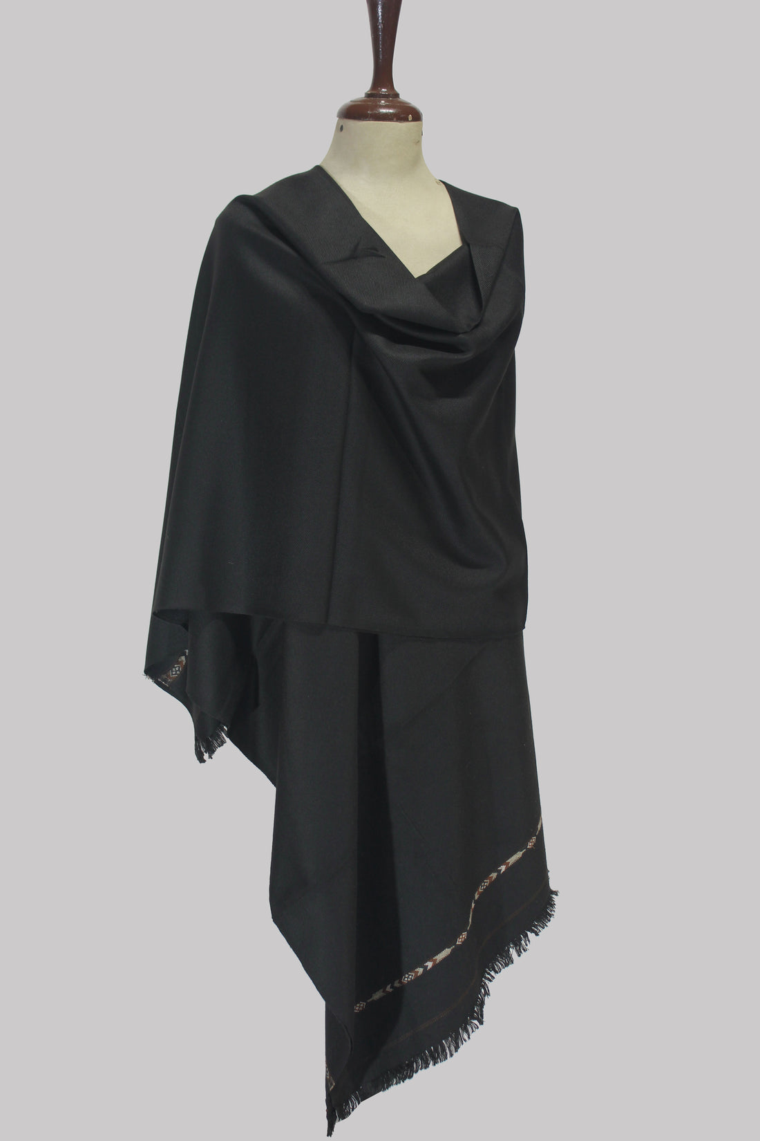 Noir Elegance Shawl