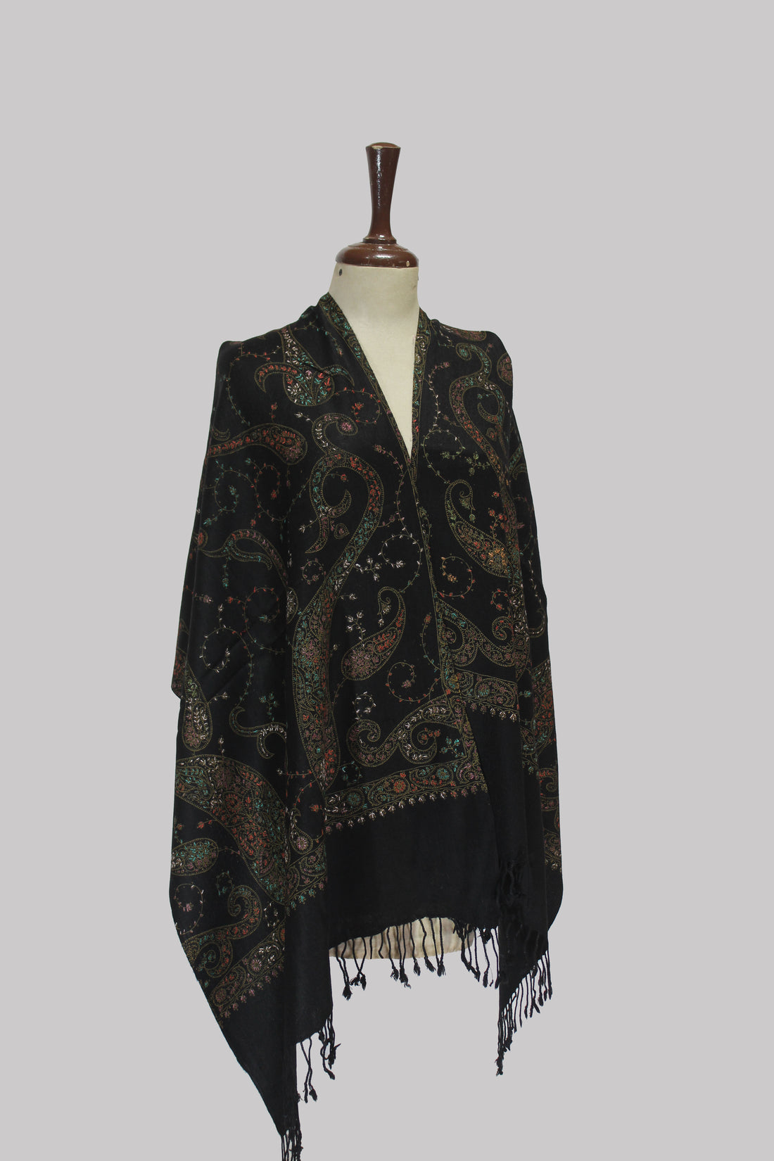 Noir Heritage Paisley Stoler